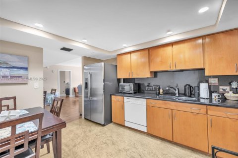 Condo in Fort Lauderdale, Florida, 2 bedrooms  № 1991764 - photo 14