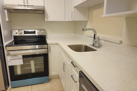 Condo in Lauderdale Lakes, Florida, 1 bedroom  № 1860820 - photo 7
