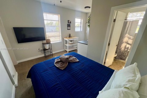 House in Miami, Florida 2 bedrooms, 69.68 sq.m. № 2067818 - photo 5