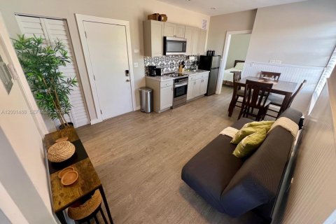 House in Miami, Florida 2 bedrooms, 69.68 sq.m. № 2067818 - photo 3