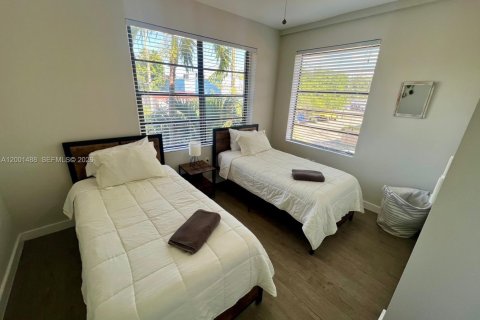 House in Miami, Florida 2 bedrooms, 69.68 sq.m. № 2067818 - photo 9