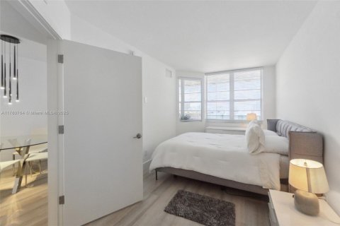 Copropriété à louer à Miami Beach, Floride: 1 chambre, 49.7 m2 № 1937277 - photo 12