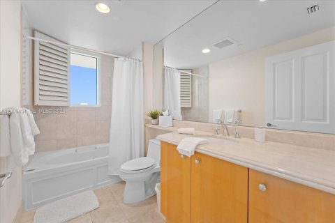 Condominio en alquiler en Sunny Isles Beach, Florida, 3 dormitorios, 205.69 m2 № 2174375 - foto 19