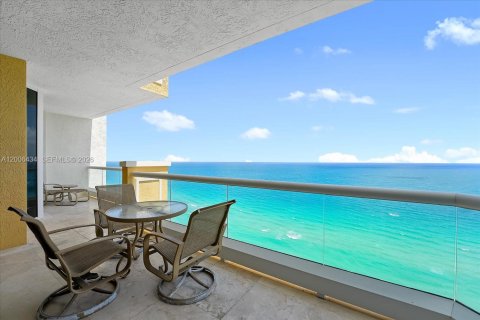 Condominio en alquiler en Sunny Isles Beach, Florida, 3 dormitorios, 205.69 m2 № 2174375 - foto 22