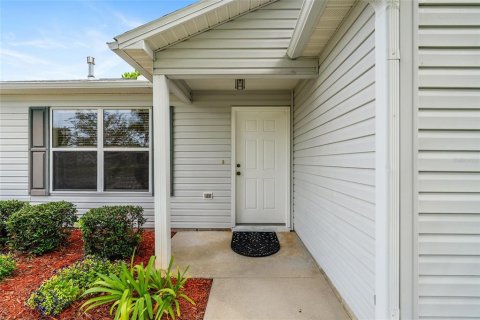 House in The Villages, Florida 2 bedrooms, 106.09 sq.m. № 1899176 - photo 4