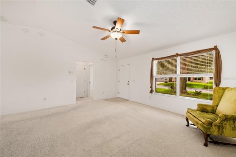 House in The Villages, Florida 2 bedrooms, 106.09 sq.m. № 1899176 - photo 8