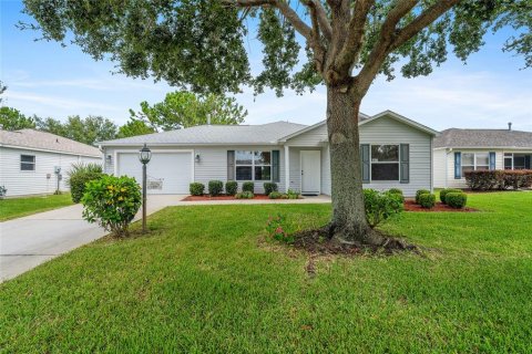 House in The Villages, Florida 2 bedrooms, 106.09 sq.m. № 1899176 - photo 1