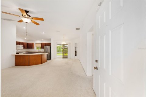 House in The Villages, Florida 2 bedrooms, 106.09 sq.m. № 1899176 - photo 5