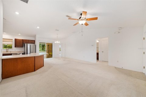 House in The Villages, Florida 2 bedrooms, 106.09 sq.m. № 1899176 - photo 9