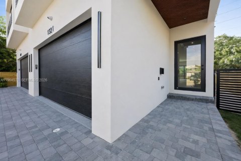 Купить таунхаус в Форт-Лодердейл, Флорида 3 спальни, № 2026030 - фото 3