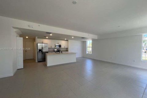 Adosado en alquiler en Homestead, Florida, 3 dormitorios № 2075319 - foto 4