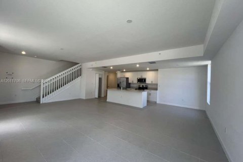 Adosado en alquiler en Homestead, Florida, 3 dormitorios № 2075319 - foto 5