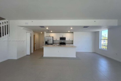 Adosado en alquiler en Homestead, Florida, 3 dormitorios № 2075319 - foto 6