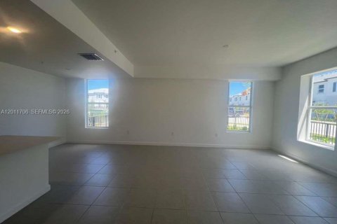 Adosado en alquiler en Homestead, Florida, 3 dormitorios № 2075319 - foto 13