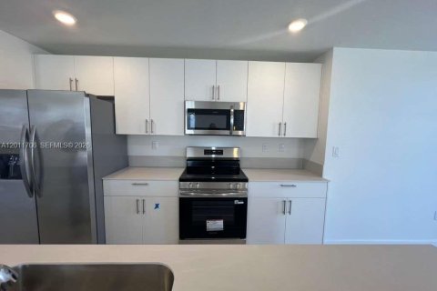 Adosado en alquiler en Homestead, Florida, 3 dormitorios № 2075319 - foto 8