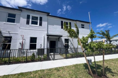 Townhouse in Homestead, Florida 3 bedrooms № 2075319