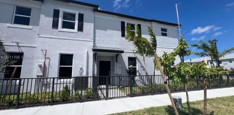 Adosado en Homestead, Florida 3 dormitorios № 2075319