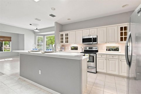 House in Summerfield, Florida 2 bedrooms, 197.05 sq.m. № 2308055 - photo 2