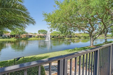 House in Vero Beach, Florida 3 bedrooms, 186.08 sq.m. № 1905181 - photo 2