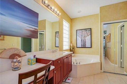 House in Vero Beach, Florida 3 bedrooms, 186.08 sq.m. № 1905181 - photo 19
