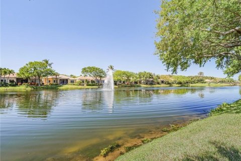 House in Vero Beach, Florida 3 bedrooms, 186.08 sq.m. № 1905181 - photo 30