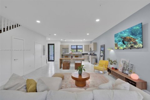 Townhouse in Miramar, Florida 3 bedrooms, 139.73 sq.m. № 1871340 - photo 7