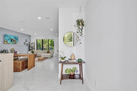 Townhouse in Miramar, Florida 3 bedrooms, 139.73 sq.m. № 1871340 - photo 2