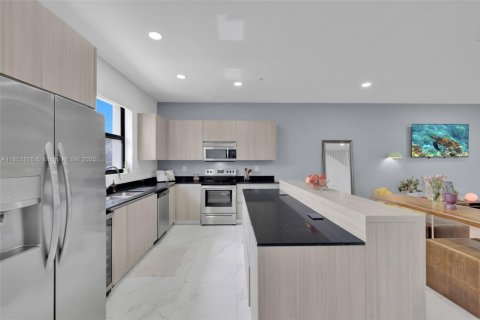 Townhouse in Miramar, Florida 3 bedrooms, 139.73 sq.m. № 1871340 - photo 4