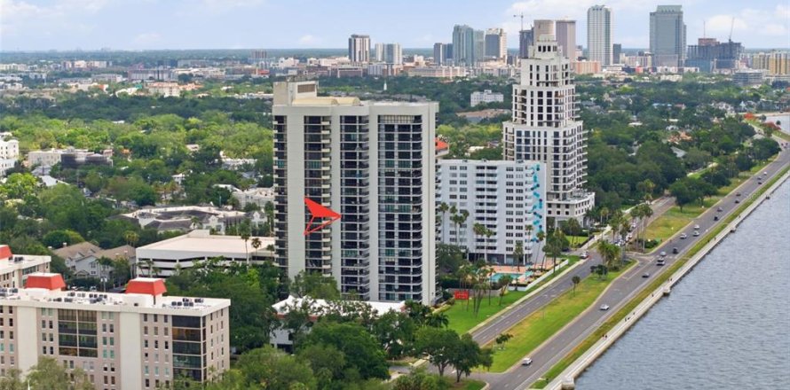 Condo à Tampa, Floride, 2 chambres  № 2224769