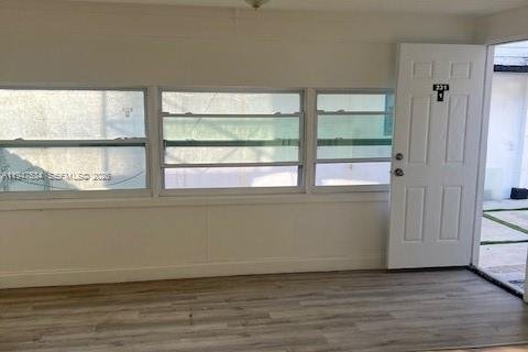 Villa ou maison à louer à Miami, Floride: 2 chambres, 64.94 m2 № 2003645 - photo 2