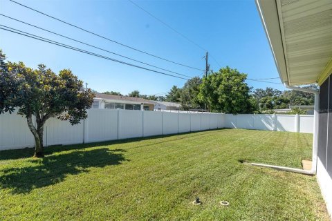 Villa ou maison à vendre à Clearwater, Floride: 2 chambres, 95.78 m2 № 2435213 - photo 28
