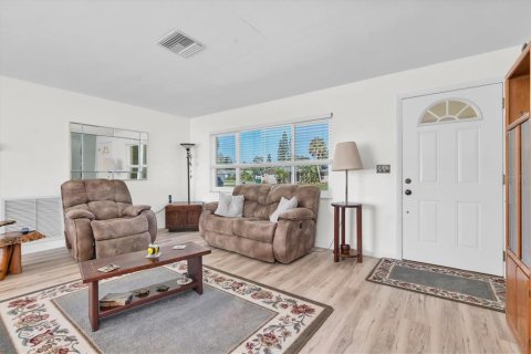 Villa ou maison à vendre à Clearwater, Floride: 2 chambres, 95.78 m2 № 2435213 - photo 7