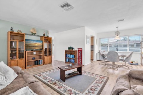 Villa ou maison à vendre à Clearwater, Floride: 2 chambres, 95.78 m2 № 2435213 - photo 9