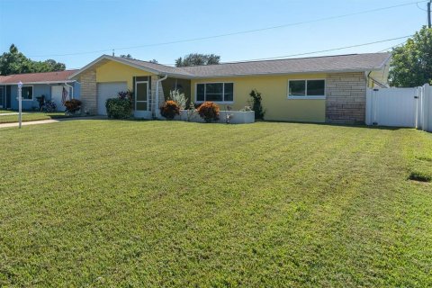 Villa ou maison à vendre à Clearwater, Floride: 2 chambres, 95.78 m2 № 2435213 - photo 5