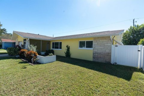 Villa ou maison à vendre à Clearwater, Floride: 2 chambres, 95.78 m2 № 2435213 - photo 4