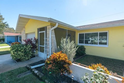 Villa ou maison à vendre à Clearwater, Floride: 2 chambres, 95.78 m2 № 2435213 - photo 3