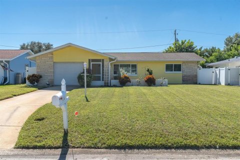 Villa ou maison à vendre à Clearwater, Floride: 2 chambres, 95.78 m2 № 2435213 - photo 2
