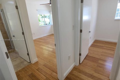 Appartement à louer à Miami Beach, Floride: 2 chambres, 69.68 m2 № 2154908 - photo 24
