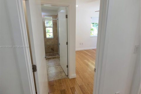 Appartement à louer à Miami Beach, Floride: 2 chambres, 69.68 m2 № 2154908 - photo 25