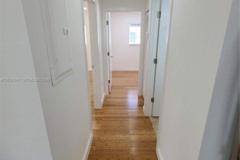 Appartement à louer à Miami Beach, Floride: 2 chambres, 69.68 m2 № 2154908 - photo 23