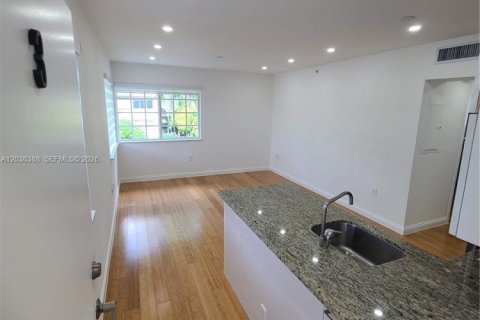 Appartement à louer à Miami Beach, Floride: 2 chambres, 69.68 m2 № 2154908 - photo 14