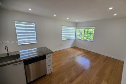 Appartement à louer à Miami Beach, Floride: 2 chambres, 69.68 m2 № 2154908 - photo 17