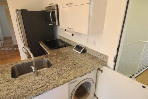 Appartement à louer à Miami Beach, Floride: 2 chambres, 69.68 m2 № 2154908 - photo 15