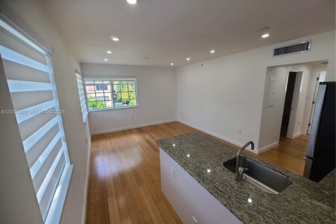 Appartement à louer à Miami Beach, Floride: 2 chambres, 69.68 m2 № 2154908 - photo 2