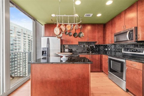 Condo in Tampa, Florida, 1 bedroom  № 1716859 - photo 11