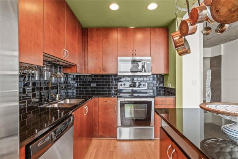 Condo in Tampa, Florida, 1 bedroom  № 1716859 - photo 14