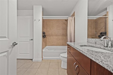 Condo in Tampa, Florida, 1 bedroom  № 1716859 - photo 23