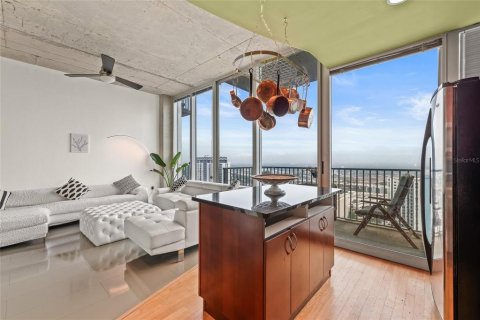 Condo in Tampa, Florida, 1 bedroom  № 1716859 - photo 13