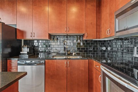 Condo in Tampa, Florida, 1 bedroom  № 1716859 - photo 12