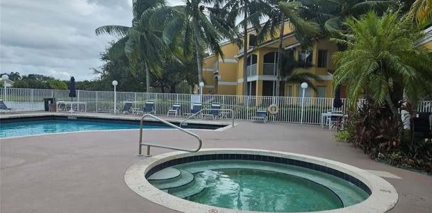 Condominio en Oakland Park, Florida, 2 dormitorios  № 1068103